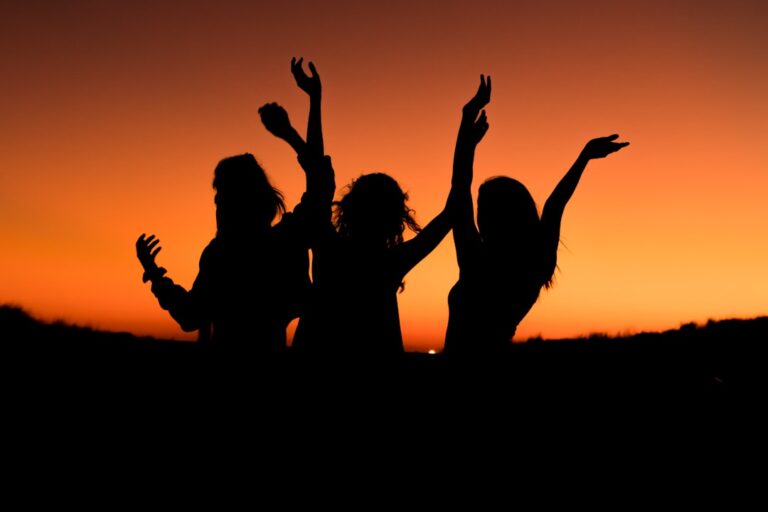 25 Quotes About Helping Others