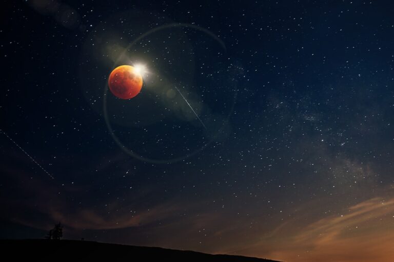 25 Quotes About the Moon and Dreams