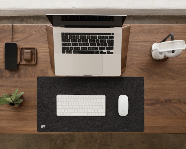 15 Hacks for a Clutter-Free Desk