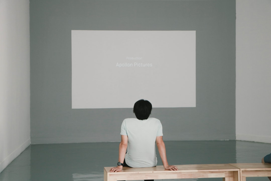 20 Ideas for Minimalist Entertainment