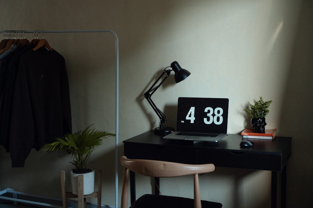 15 Ideas for a Minimalist Office