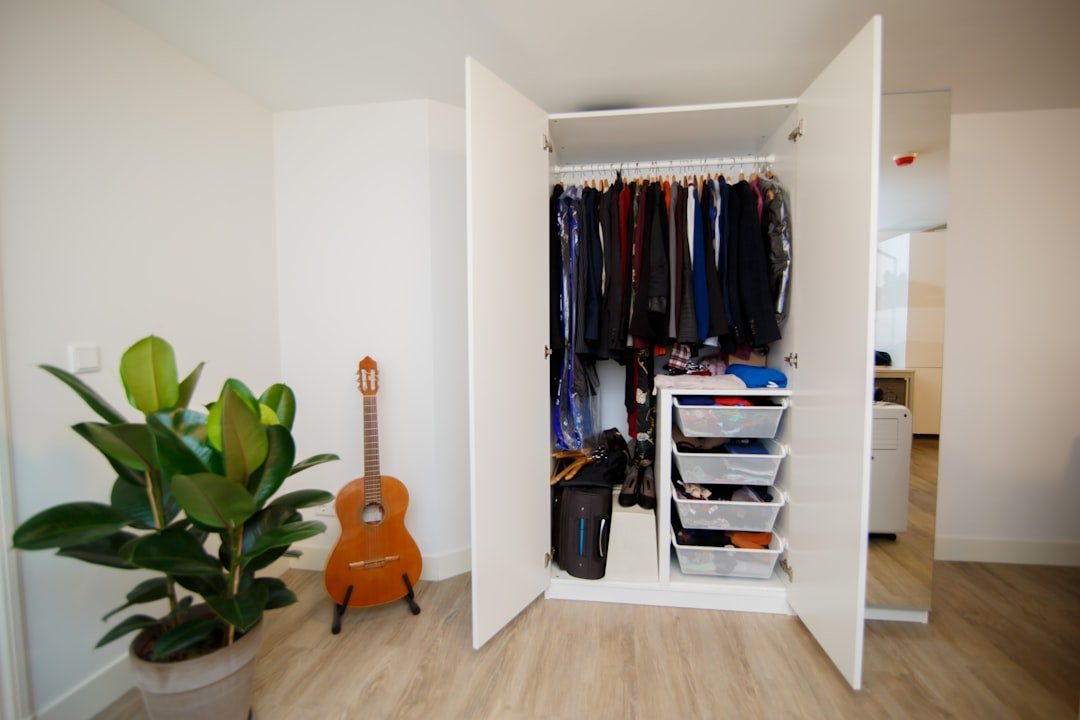 15 Ideas for a Clutter-Free Living Space