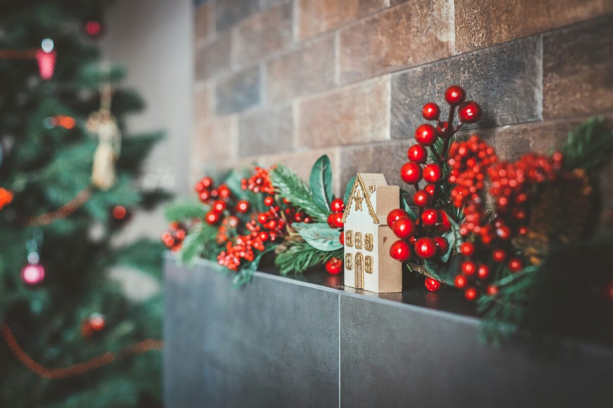 Easy Steps to a Clutter-Free Festive Home