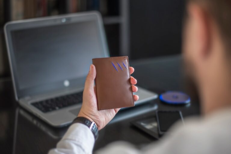 10 Hacks for Organizing Wallets Smartly