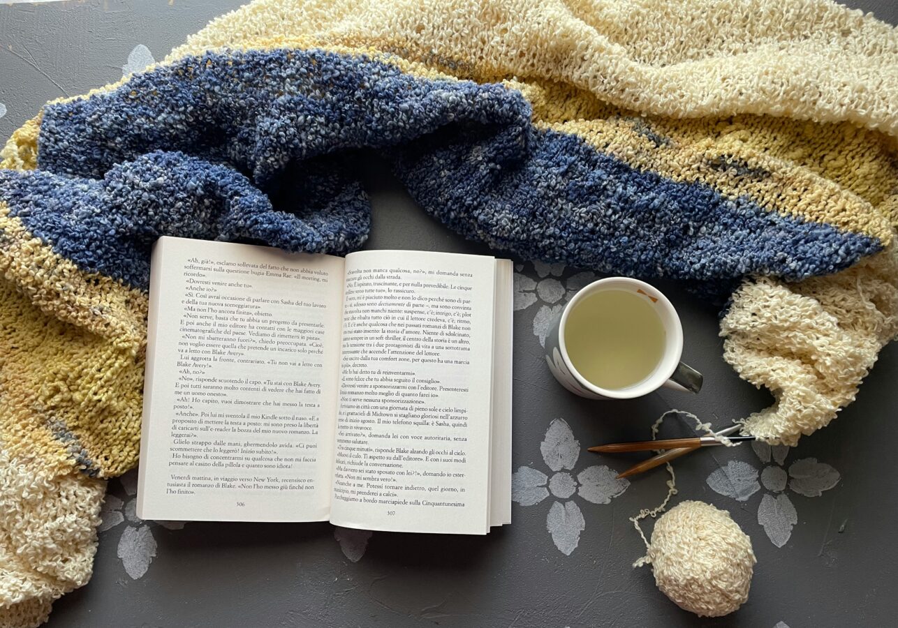 15 Simple Living Tips for Cozy Blankets and Books