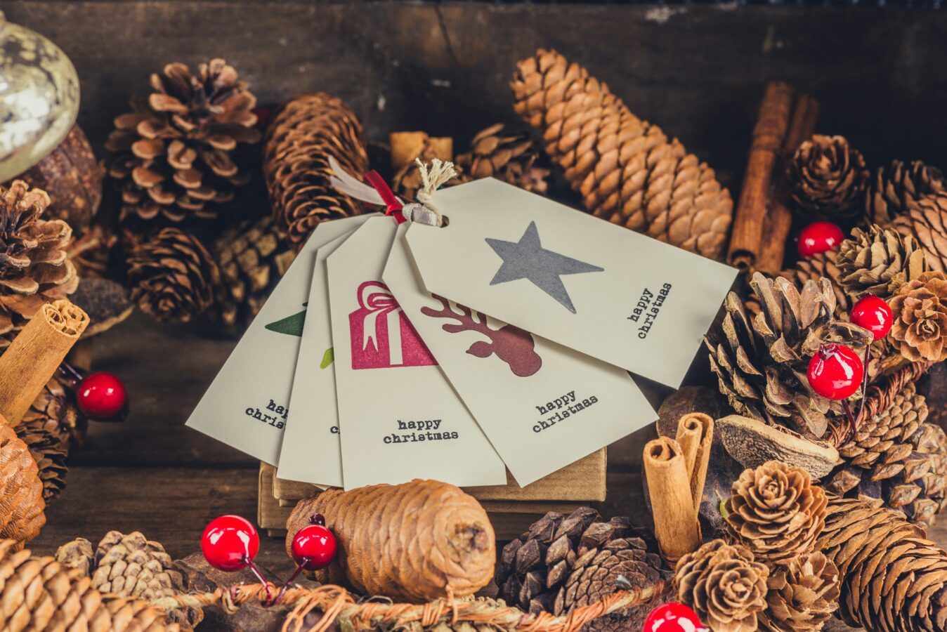 20 Hacks for Organizing Holiday Cards