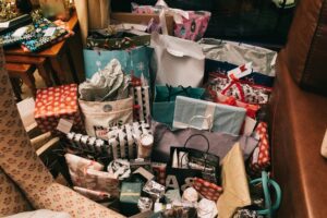 15 Simple Living Ideas for Minimalist Gifts