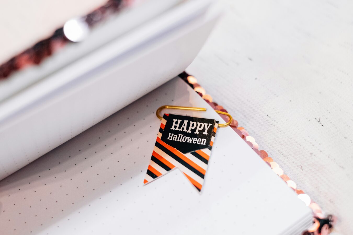 15 Simple Living Hacks for Minimalist Holidays